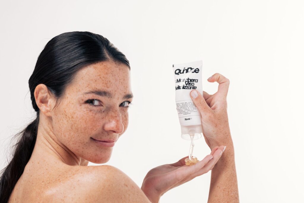 quindee model using face mask